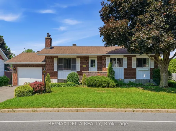 854 Edmond St, Hawkesbury, ON K6A 3E3