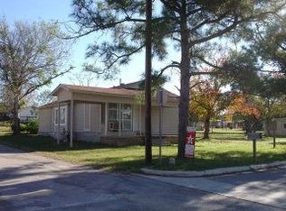 400 Culpepper St, Stockdale, TX 78160