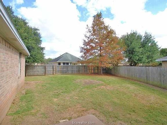 3rd image of 3600 Oldenburg Ct
