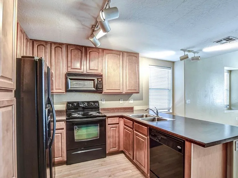 880 W Aspen Way — Photo 9