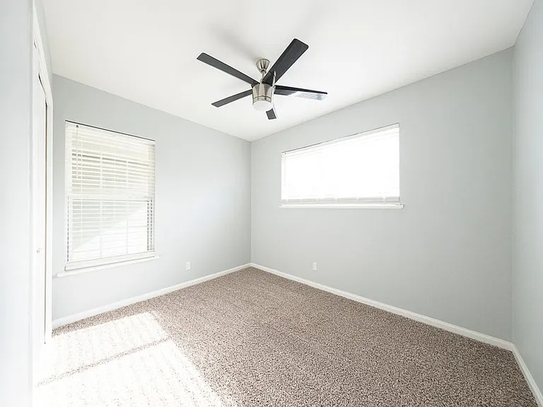 6001 Cameron Rd — Photo 10