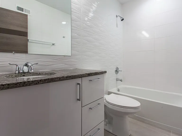 2553 Montrose St #DD — Photo 13