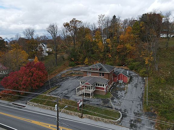4th image of 3029 E Cumberland Rd