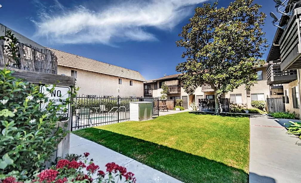 10930 Del Norte St — Photo 2