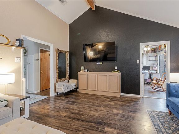 2nd image of 201 Oakridge Dr