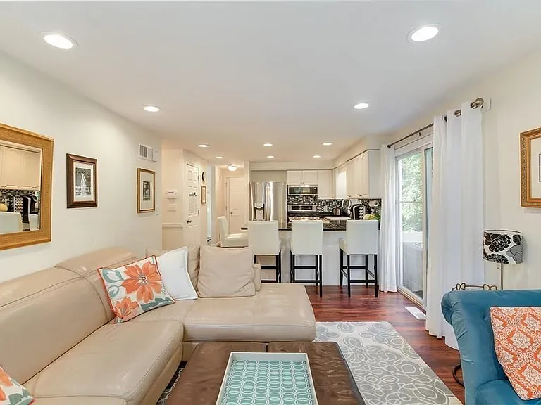 22 Rock St — Photo 11