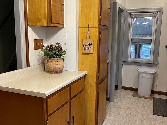 5th image of 991 Bellevue Ave