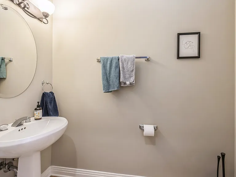 950 W Huron St #402 — Photo 8