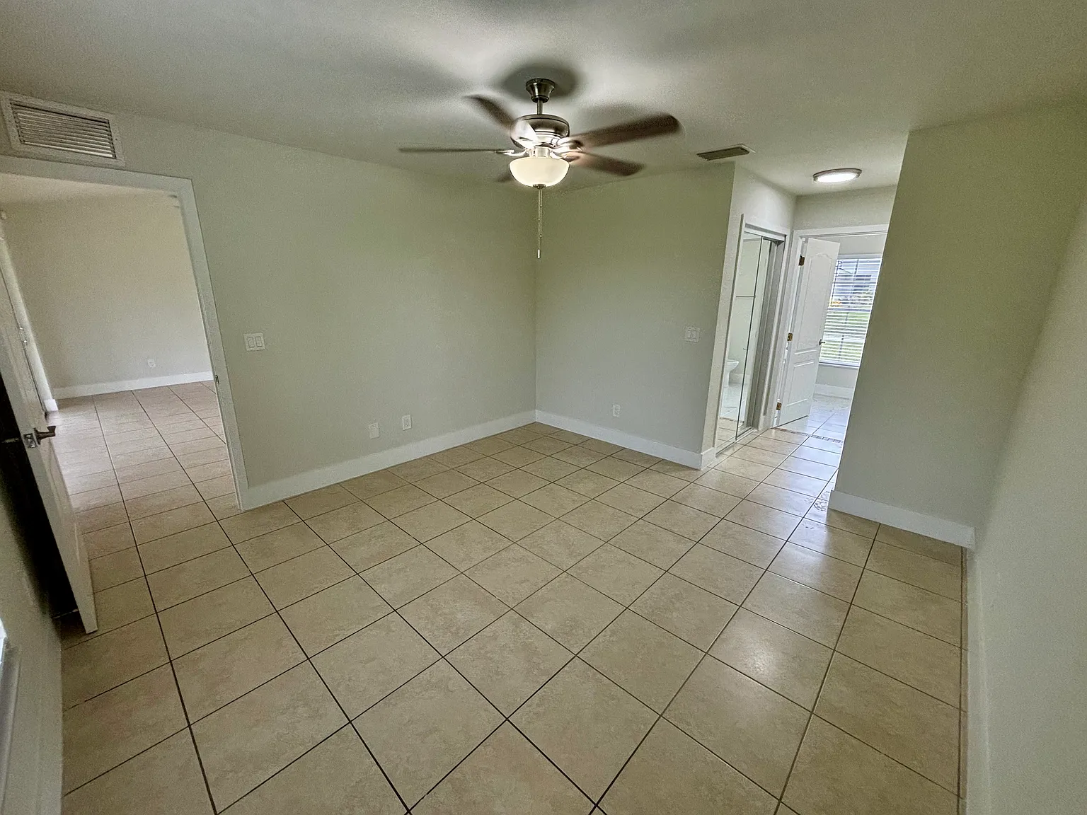 3 bed, 1400 sqft, $1,995 — Photo 3
