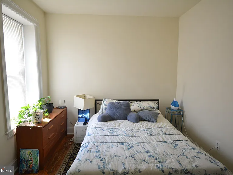 253 W Hansberry St #1F — Photo 9