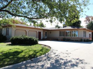 925 E 8th St, Winner, SD 57580