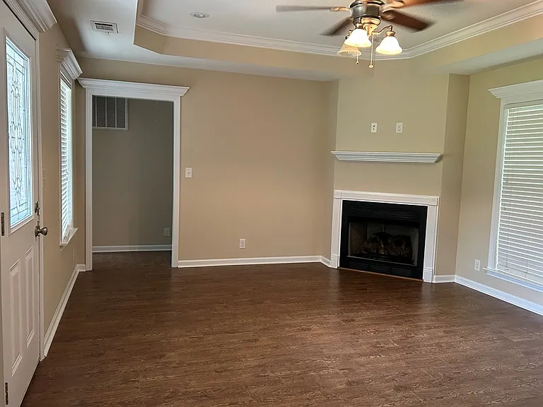 208 Woodland Cir — Photo 2