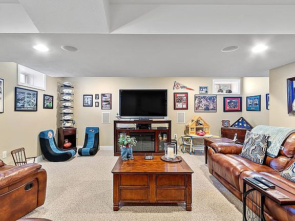5th image of 58 Sorrento Ave