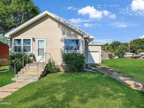 103 3rd St NE, Crosby, ND 58730