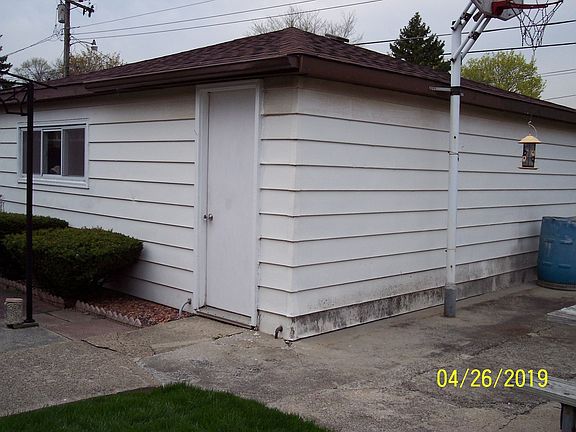 3rd image of 15136 Evers St
