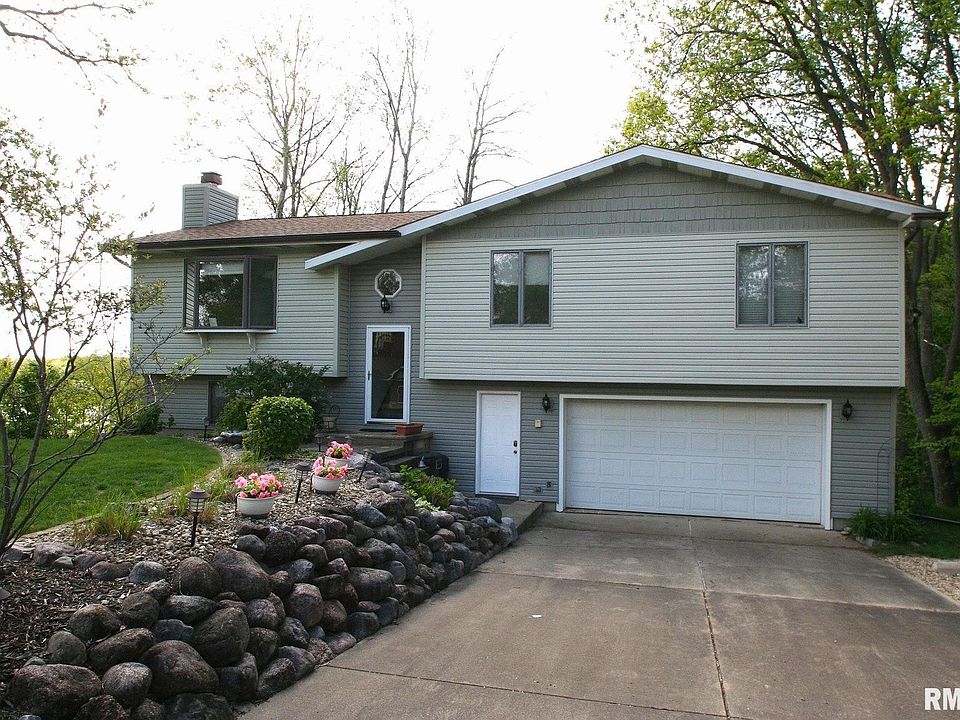 1st image of 32 Roxbury Rd