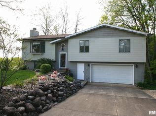 32 Roxbury Rd, Mackinaw, IL 61755