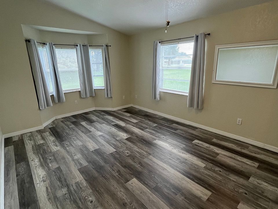Large 360 sqft Rm