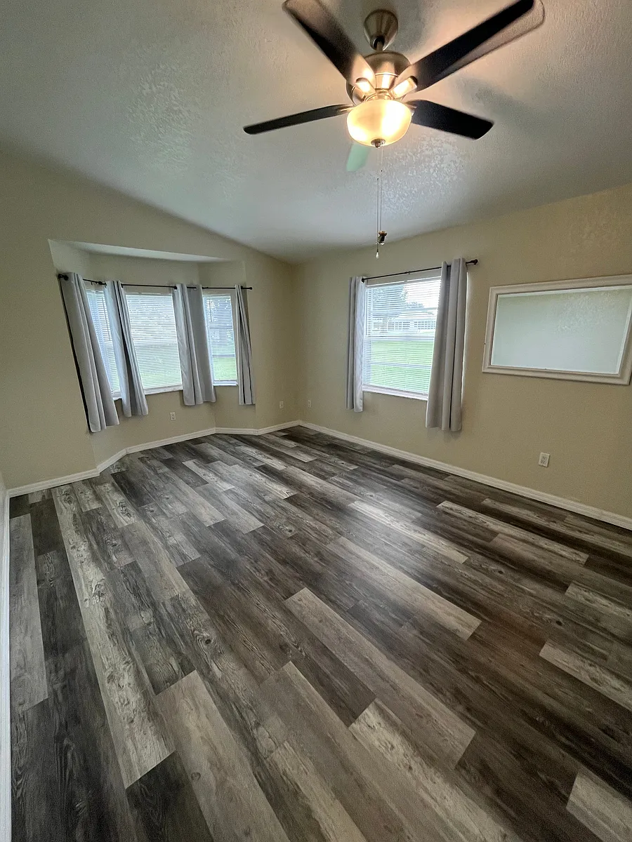 Large 360 sqft Rm - 25426 Panache Ln