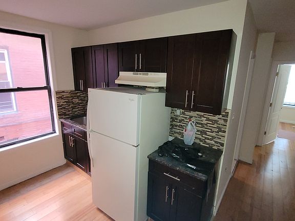4th image of 1114 Metcalf Ave APT 1R