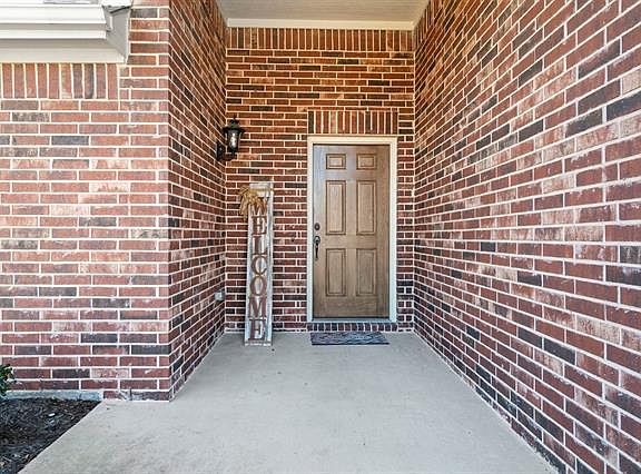 2nd image of 818 Fannin Dr