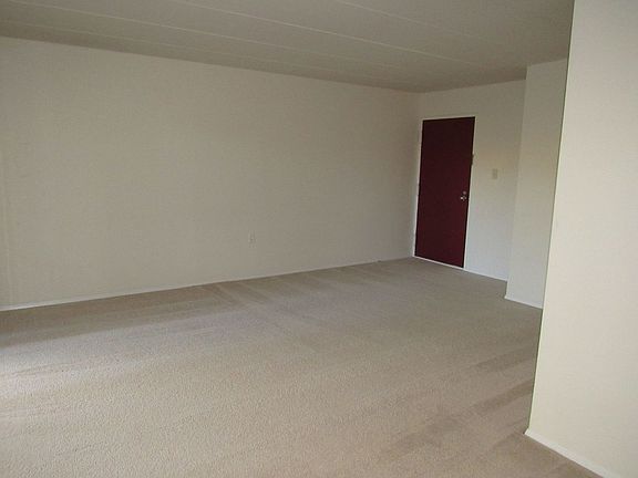 2nd image of 125 Clubhouse Dr SW Unit 5