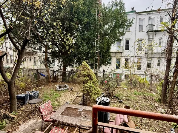 2052 Gates Avenue image 18 of 23