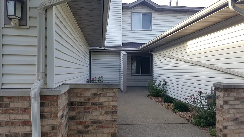 2 bed, 1.5 bath, 1350 sqft, $1,850 — Photo 2