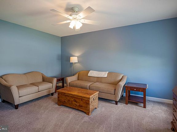 5th image of 110 Orchard View Dr