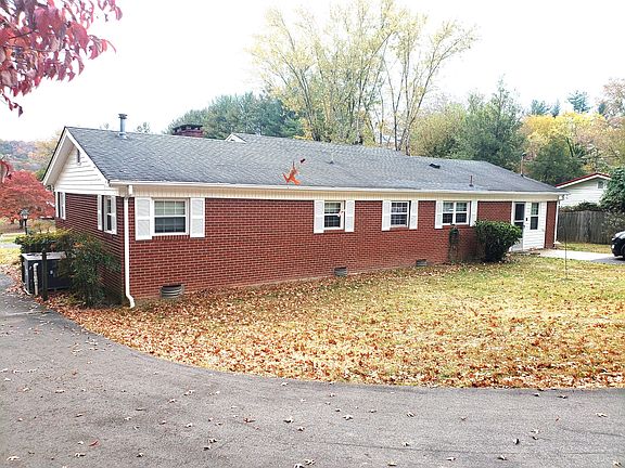 4th image of 610 Maple Ln