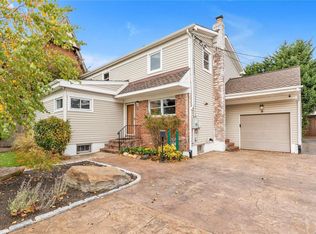 9 Jacqueline Rd, Massapequa, NY 11758