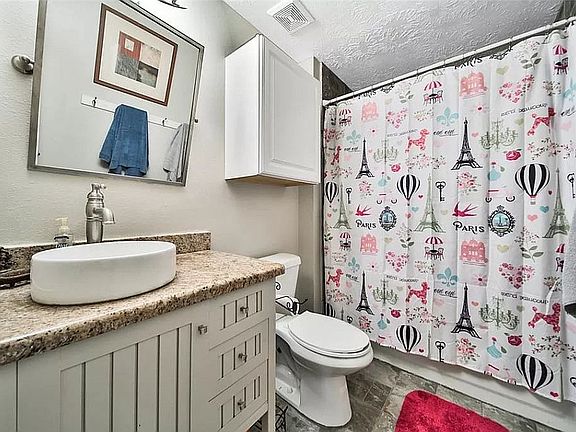 3rd image of 22622 Willow Branch Ln