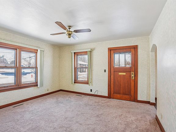 3rd image of 501 S 5th Ave E