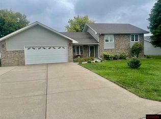 819 Spruce Pl, Saint Peter, MN 56082
