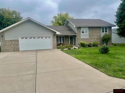 819 Spruce Pl, Saint Peter, MN, 56082