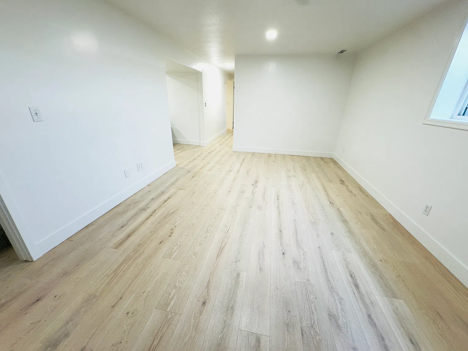 3 bed, 1.5 bath, 1150 sqft, $1,650 — Photo 3