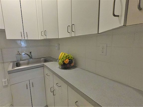 5th image of 156 W 95th St APT 4A