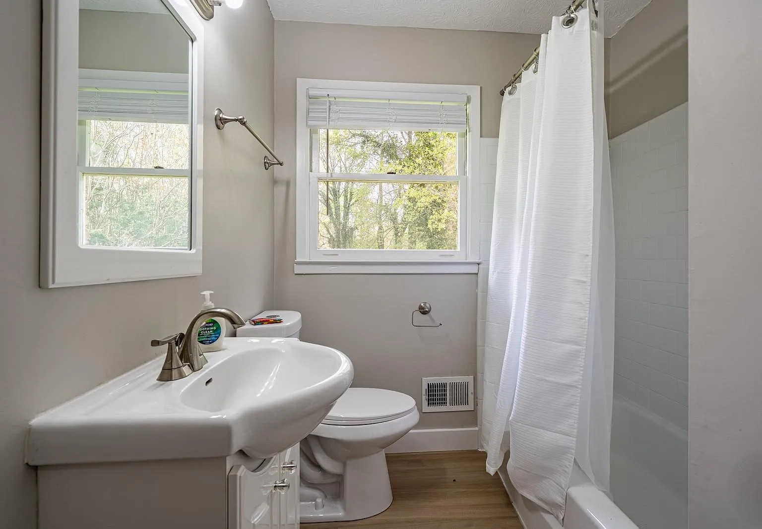 4 bed, 3.0 bath, 1310 sqft, $646 — Photo 3