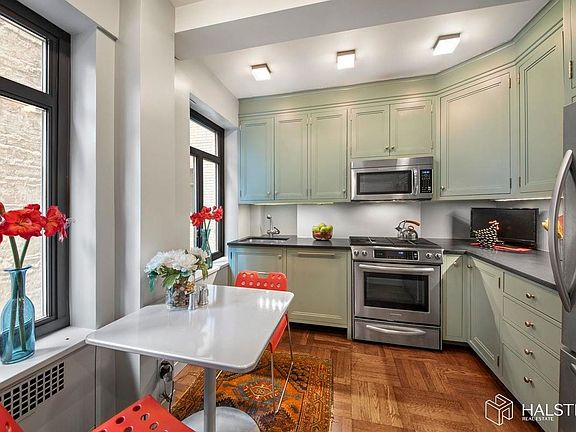 2nd image of 25 W 54th St #4C