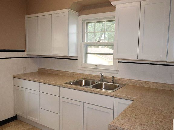 3rd image of 3245 Jones St