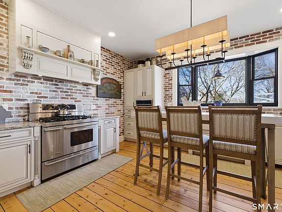 5th image of 597 Pequot Avenue