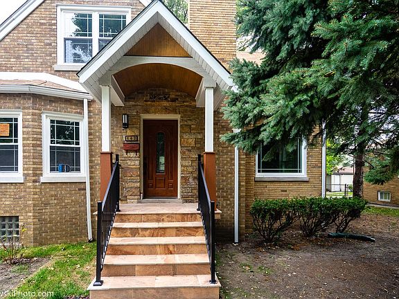 2nd image of 642 Mackinaw Ave
