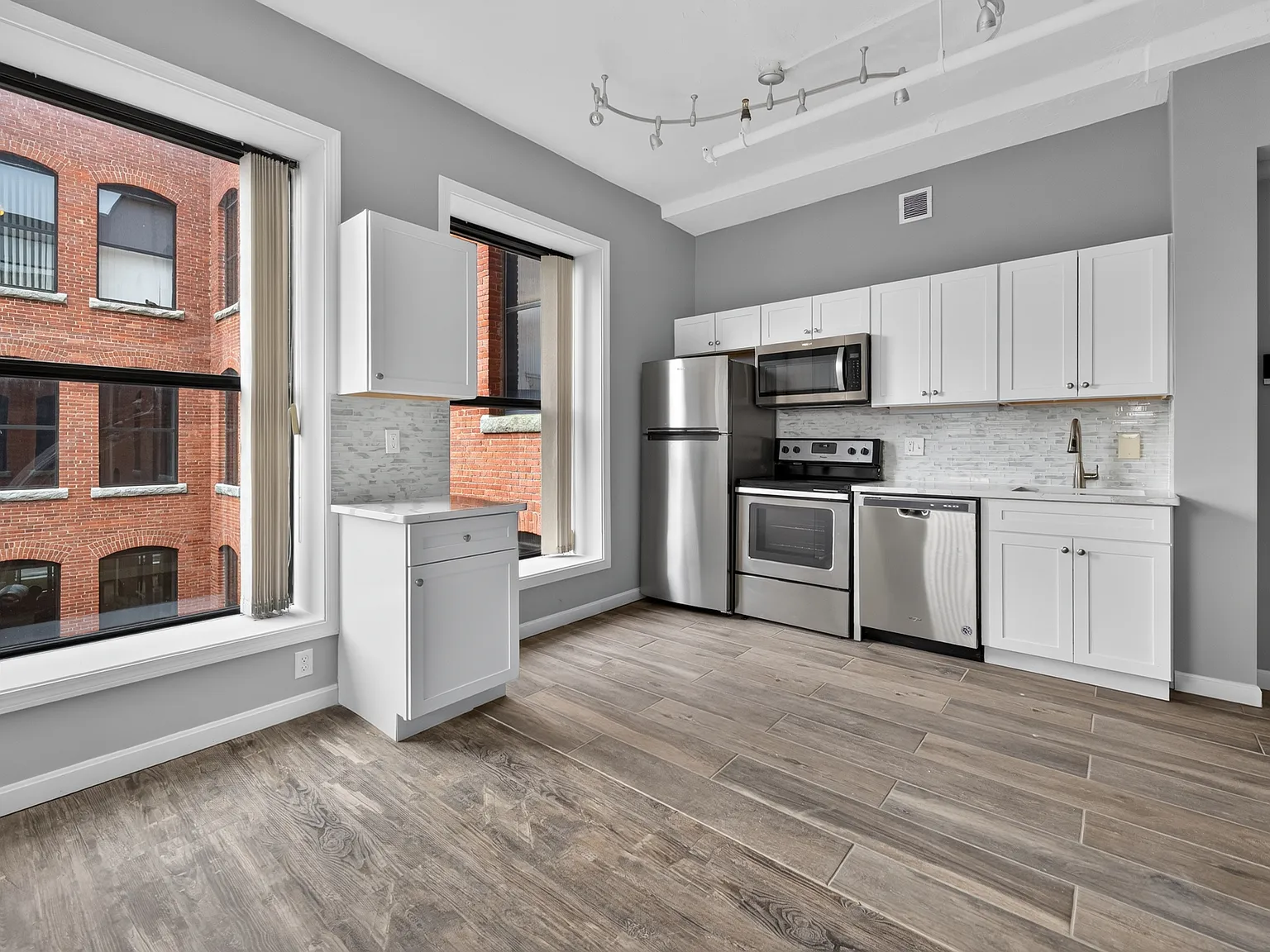 44 Front St — Photo 2