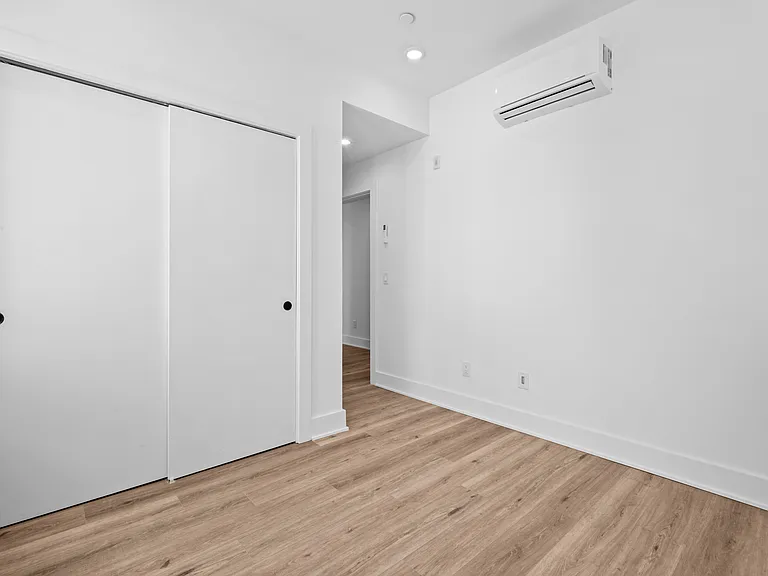 2456 Frankford Ave — Photo 63