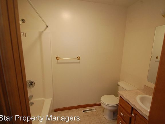 5th image of 212 Tanglewood Dr