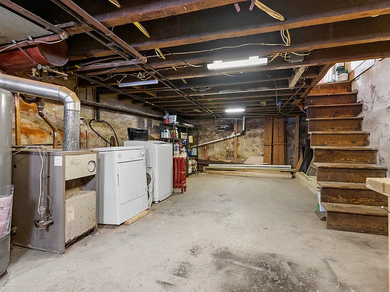 130 McClellan St — Photo 23