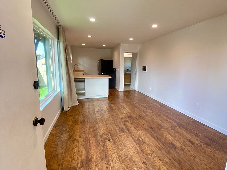 Another view looking into unit. Very large functional studio space.