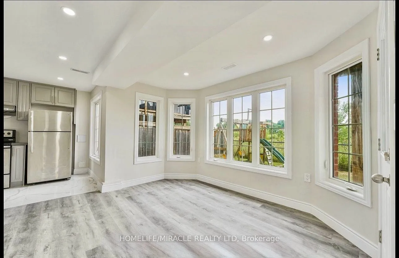 3 bed, $2,100 — Photo 4