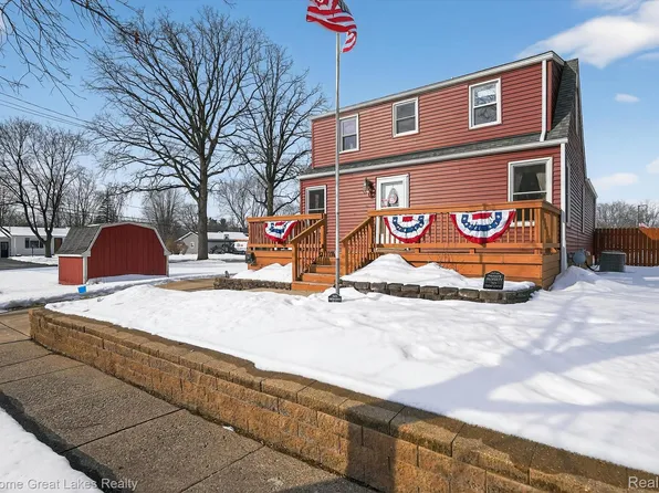 726 W 2nd St, Davison, MI 48423