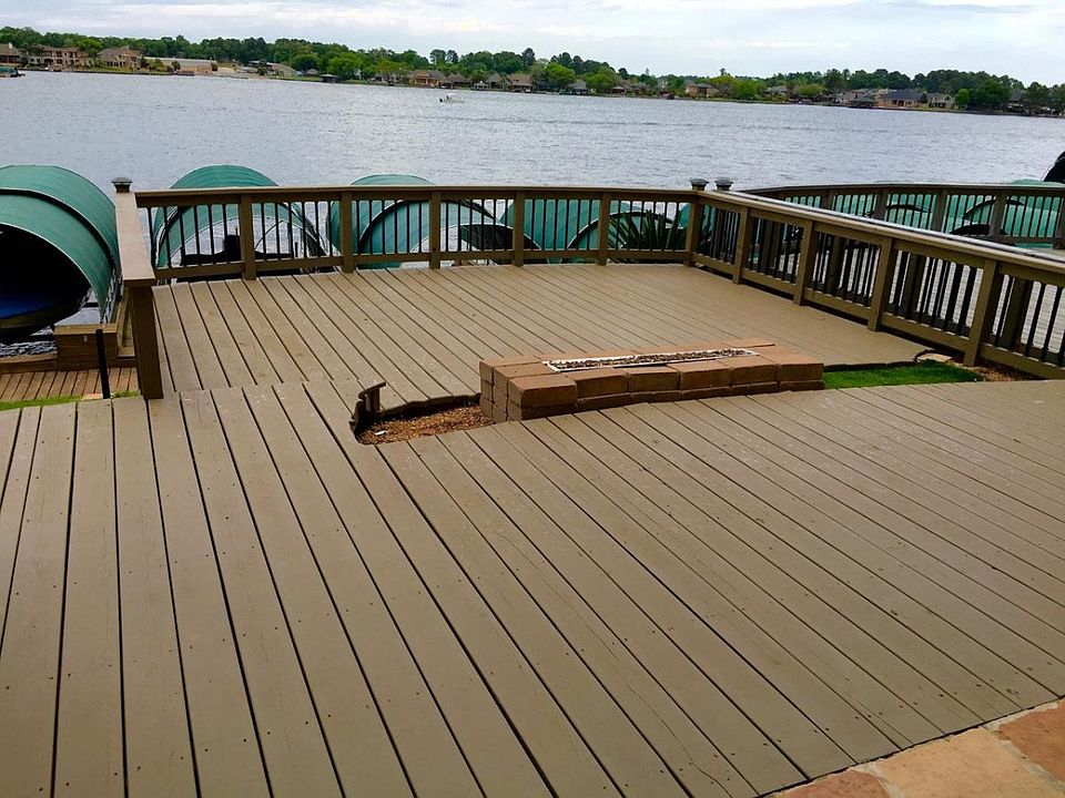 Large Deck for Entertaining